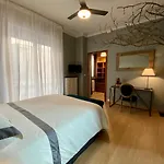 Pensión Momi 3*